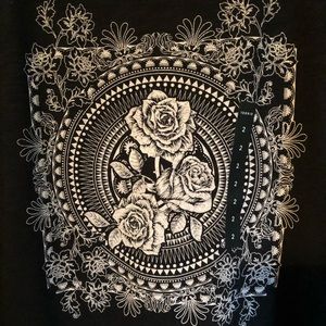 torrid Tops - 🌹ROSE PRINT TANK TOP🌹 torrid Tops - 🌹ROSE PRINT TANK TOP🌹